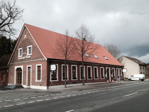 In die damaligen Gartewirtschaft Lohman, zu Droste-Zeiten vor den Toren der Stadt gelegen, kehrte die Dichterin zusammen mit ihrem Bekannten Anton Sprickmann gerne ein. Heute heißt das Lokal Sandruper Baum. Bild: Monika Gemmer