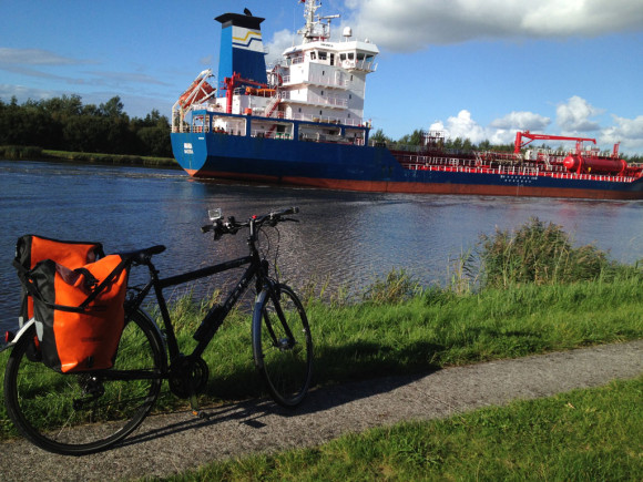 Pötte gucken ohne Ende: Mit dem Rad am Nord-Ostsee-Kanal von Brunsbüttel nach Kiel.